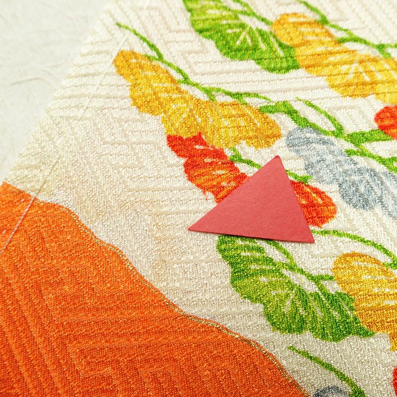 小紋 しつけ糸付き 綸子 正絹 古典柄 袷仕立て 身丈155.5cm 裄丈67.5cm 箔 金彩 着物 クリーム_画像7