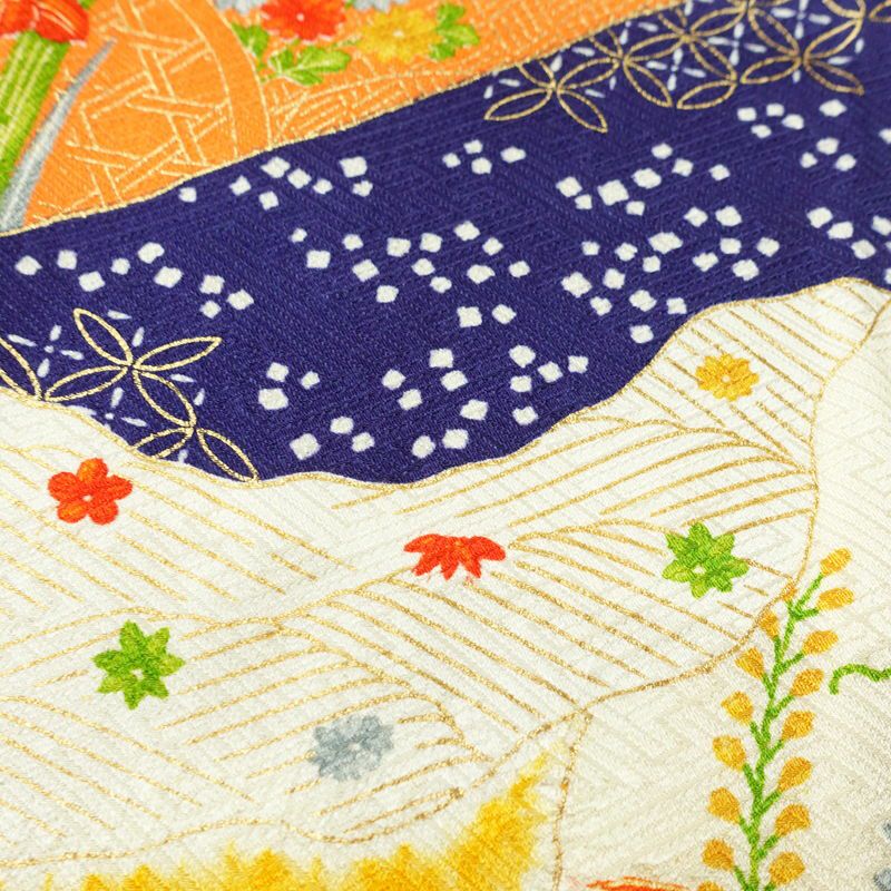 小紋 しつけ糸付き 綸子 正絹 古典柄 袷仕立て 身丈155.5cm 裄丈67.5cm 箔 金彩 着物 クリーム_画像9