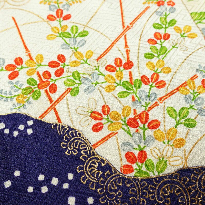 小紋 しつけ糸付き 綸子 正絹 古典柄 袷仕立て 身丈155.5cm 裄丈67.5cm 箔 金彩 着物 クリーム_画像10