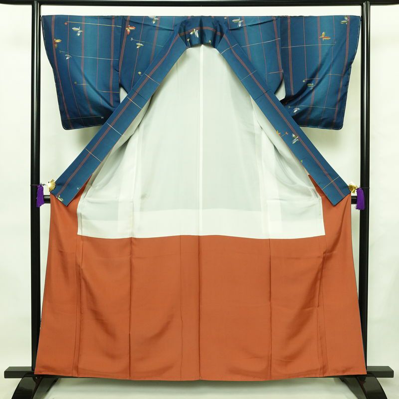 紬 美品 しつけ糸付き セット品 正絹 蝶・昆虫柄 袷仕立て 身丈161cm 裄丈67cm 着物 青・紺_画像3
