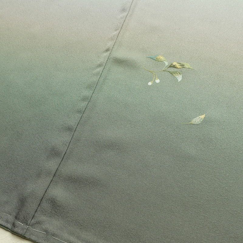 付け下げ 美品 しつけ糸付き 正絹 木の葉・植物柄 袷仕立て 身丈158cm 裄丈65cm 刺繍 共八掛 フォーマル 着物 緑・うぐいす色_画像12