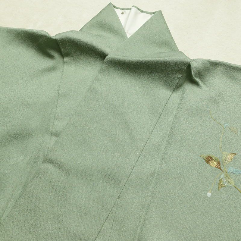 付け下げ 美品 しつけ糸付き 正絹 木の葉・植物柄 袷仕立て 身丈158cm 裄丈65cm 刺繍 共八掛 フォーマル 着物 緑・うぐいす色_画像16