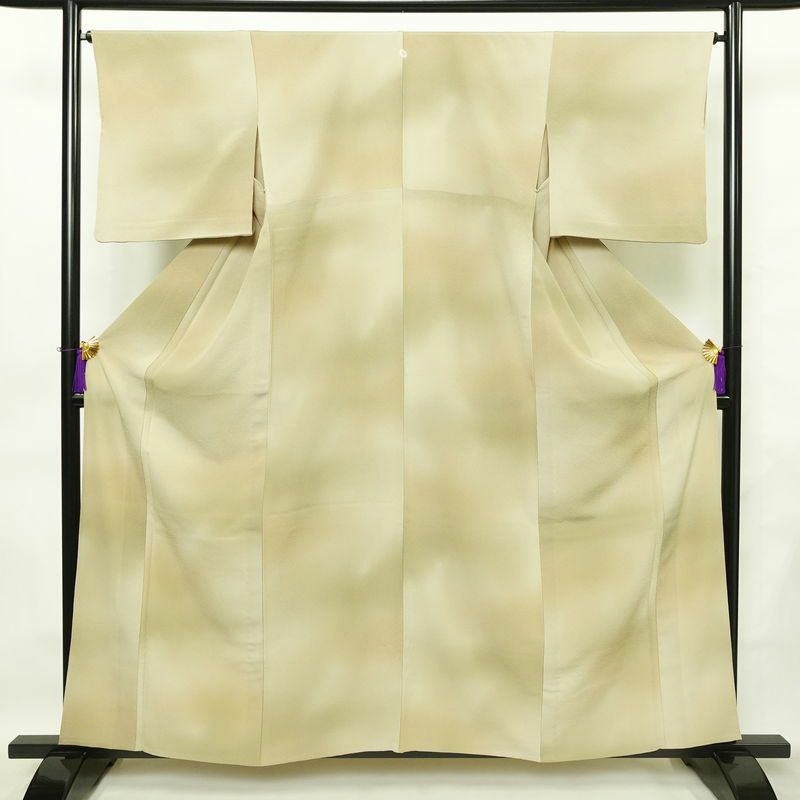 単衣 色無地 良品 縮緬 一つ紋付き 正絹 その他の柄 単衣仕立て 身丈160cm 裄丈66.5cm フォーマル 着物 ぼかし ベージュ_画像1