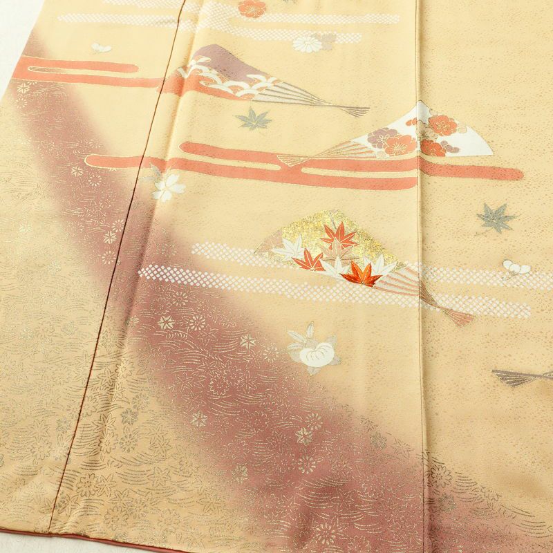 付け下げ 良品 落款入り 金駒刺繍 正絹 古典柄 袷仕立て 身丈163cm 裄丈66.5cm 箔 刺繍 金彩 フォーマル 着物 扇子 黄・黄土色_画像4