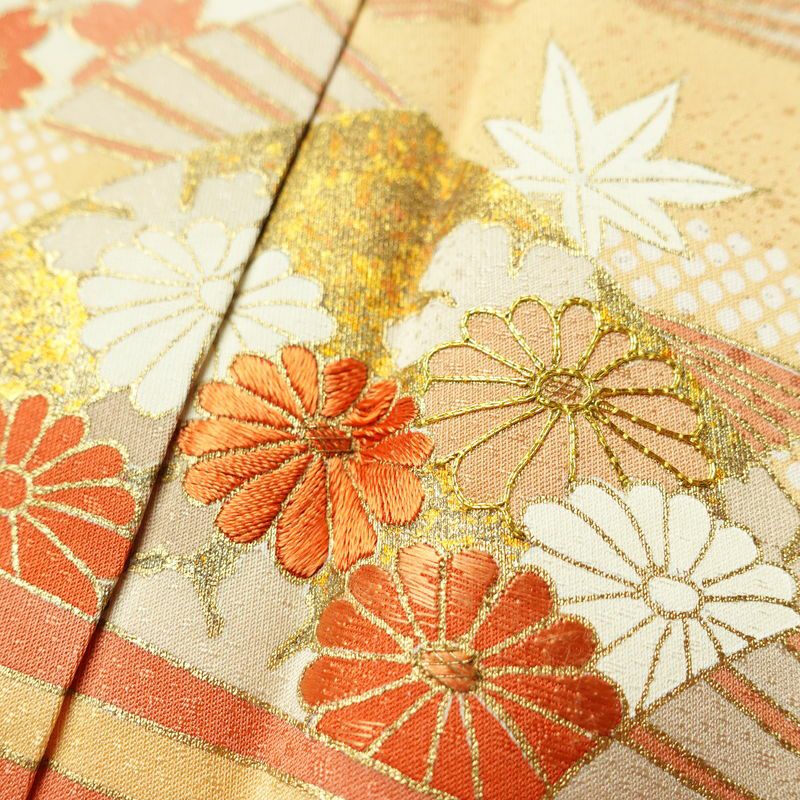 付け下げ 良品 落款入り 金駒刺繍 正絹 古典柄 袷仕立て 身丈163cm 裄丈66.5cm 箔 刺繍 金彩 フォーマル 着物 扇子 黄・黄土色_画像7