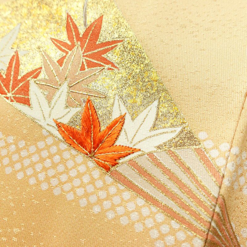 付け下げ 良品 落款入り 金駒刺繍 正絹 古典柄 袷仕立て 身丈163cm 裄丈66.5cm 箔 刺繍 金彩 フォーマル 着物 扇子 黄・黄土色_画像10