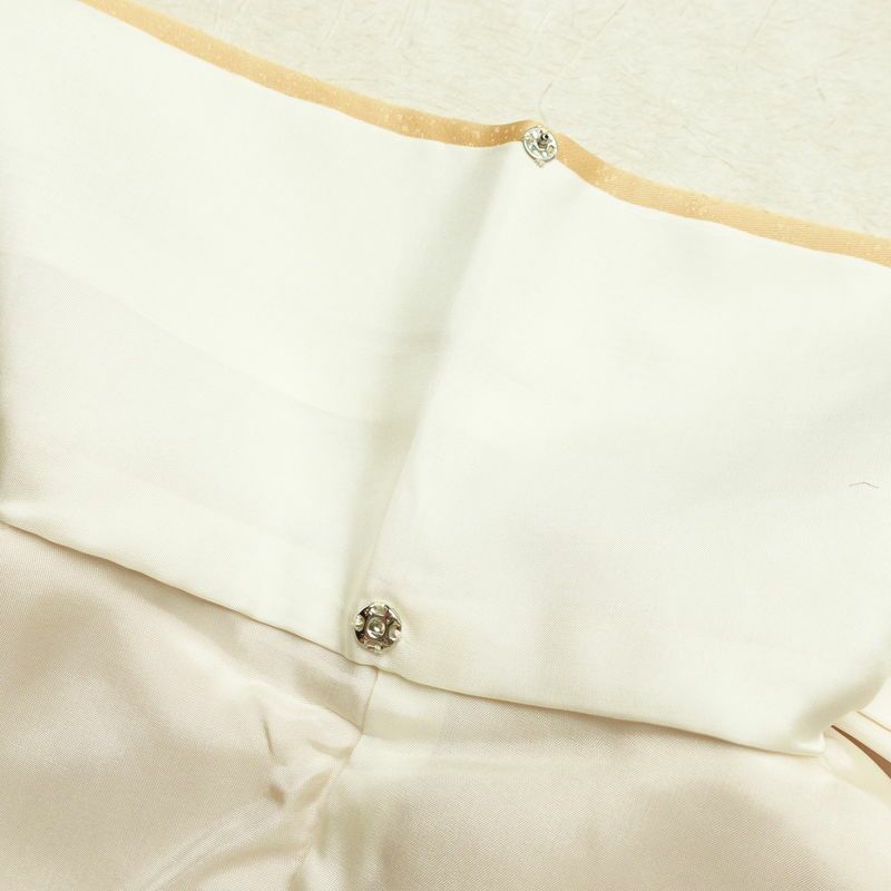 付け下げ 良品 落款入り 金駒刺繍 正絹 古典柄 袷仕立て 身丈163cm 裄丈66.5cm 箔 刺繍 金彩 フォーマル 着物 扇子 黄・黄土色_画像20