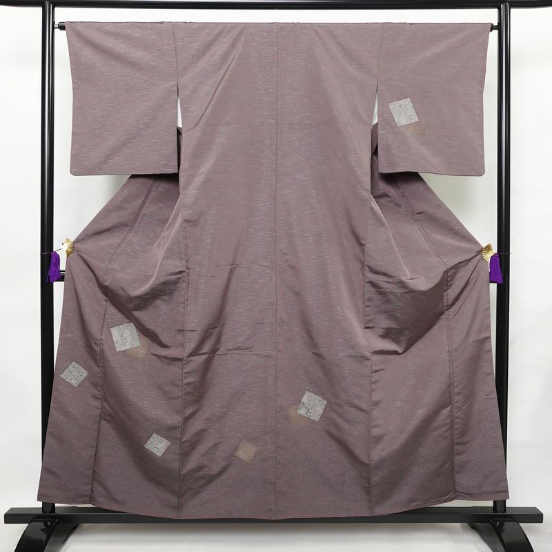 付け下げ 良品 紬地 正絹 古典柄 袷仕立て 身丈157cm 裄丈65cm 箔 フォーマル 着物 紫・藤色_画像1