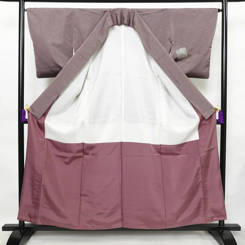 付け下げ 良品 紬地 正絹 古典柄 袷仕立て 身丈157cm 裄丈65cm 箔 フォーマル 着物 紫・藤色_画像3