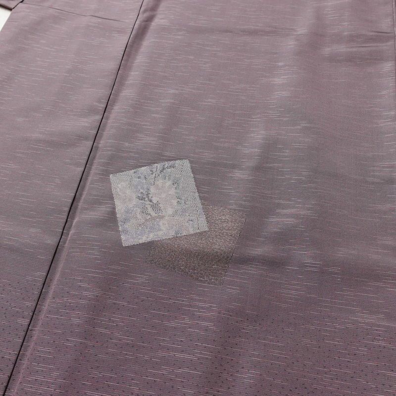 付け下げ 良品 紬地 正絹 古典柄 袷仕立て 身丈157cm 裄丈65cm 箔 フォーマル 着物 紫・藤色_画像5