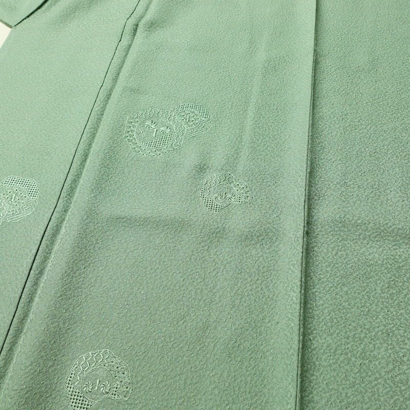 付け下げ 美品 スワトウ刺繍 正絹 幾何学柄・抽象柄 袷仕立て 身丈158.5cm 裄丈65cm 刺繍 一部しつけ糸付き フォーマル 着物 緑・うぐいす色_画像5