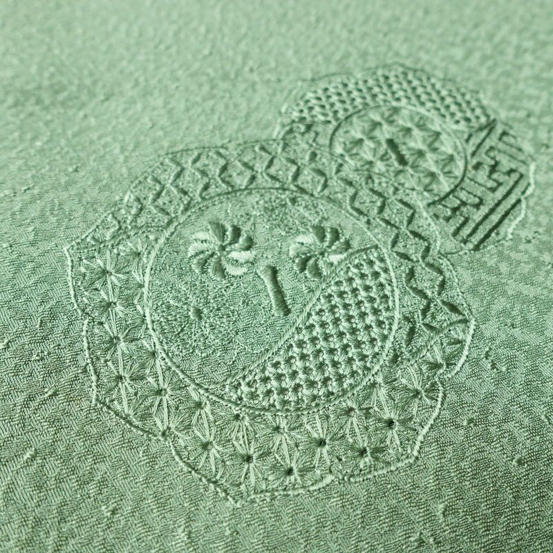 付け下げ 美品 スワトウ刺繍 正絹 幾何学柄・抽象柄 袷仕立て 身丈158.5cm 裄丈65cm 刺繍 一部しつけ糸付き フォーマル 着物 緑・うぐいす色_画像8