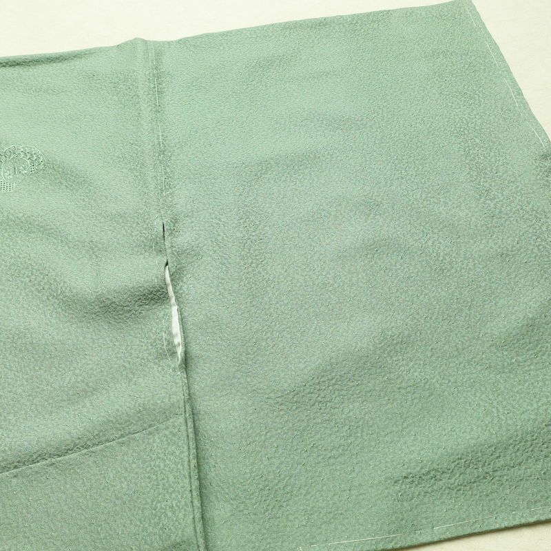 付け下げ 美品 スワトウ刺繍 正絹 幾何学柄・抽象柄 袷仕立て 身丈158.5cm 裄丈65cm 刺繍 一部しつけ糸付き フォーマル 着物 緑・うぐいす色_画像14