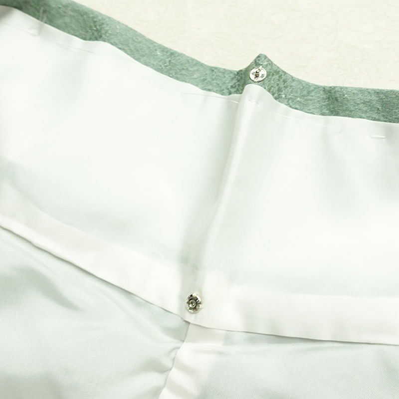 付け下げ 美品 スワトウ刺繍 正絹 幾何学柄・抽象柄 袷仕立て 身丈158.5cm 裄丈65cm 刺繍 一部しつけ糸付き フォーマル 着物 緑・うぐいす色_画像20