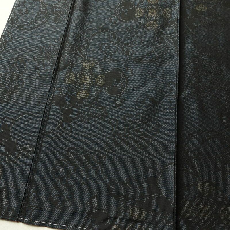 大島紬 良品 証紙なし しつけ糸付き 正絹 木の葉・植物柄 袷仕立て 身丈159cm 裄丈63.5cm 着物 青・紺_画像4