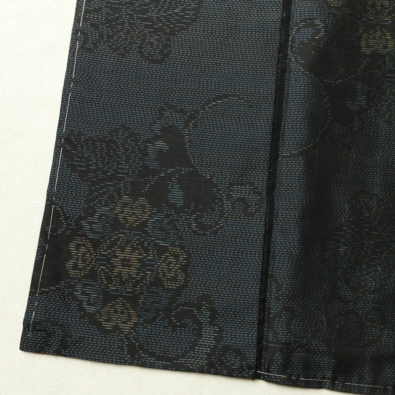 大島紬 良品 証紙なし しつけ糸付き 正絹 木の葉・植物柄 袷仕立て 身丈159cm 裄丈63.5cm 着物 青・紺_画像12