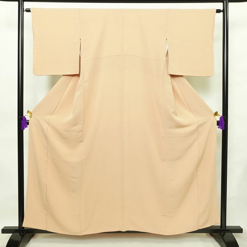 色無地 良品 茶渋染 落款入り 縮緬 一つ紋付き 正絹 無地 袷仕立て 身丈157cm 裄丈64cm フォーマル 着物 ベージュ_画像1