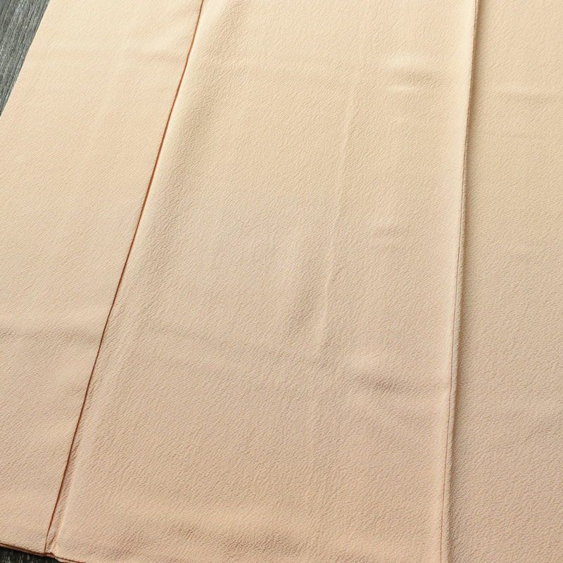 色無地 良品 茶渋染 落款入り 縮緬 一つ紋付き 正絹 無地 袷仕立て 身丈157cm 裄丈64cm フォーマル 着物 ベージュ_画像4
