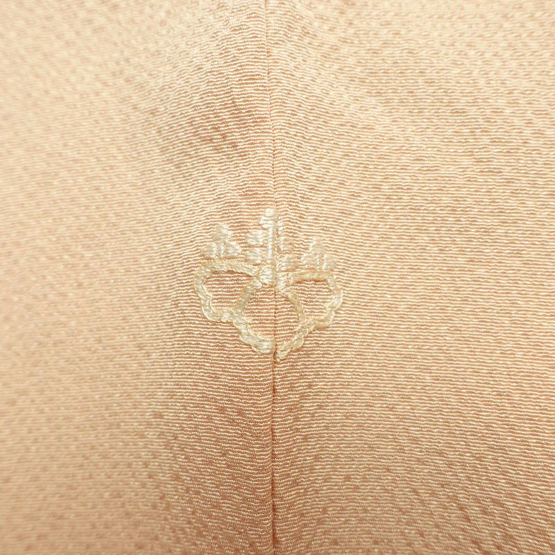 色無地 良品 茶渋染 落款入り 縮緬 一つ紋付き 正絹 無地 袷仕立て 身丈157cm 裄丈64cm フォーマル 着物 ベージュ_画像12