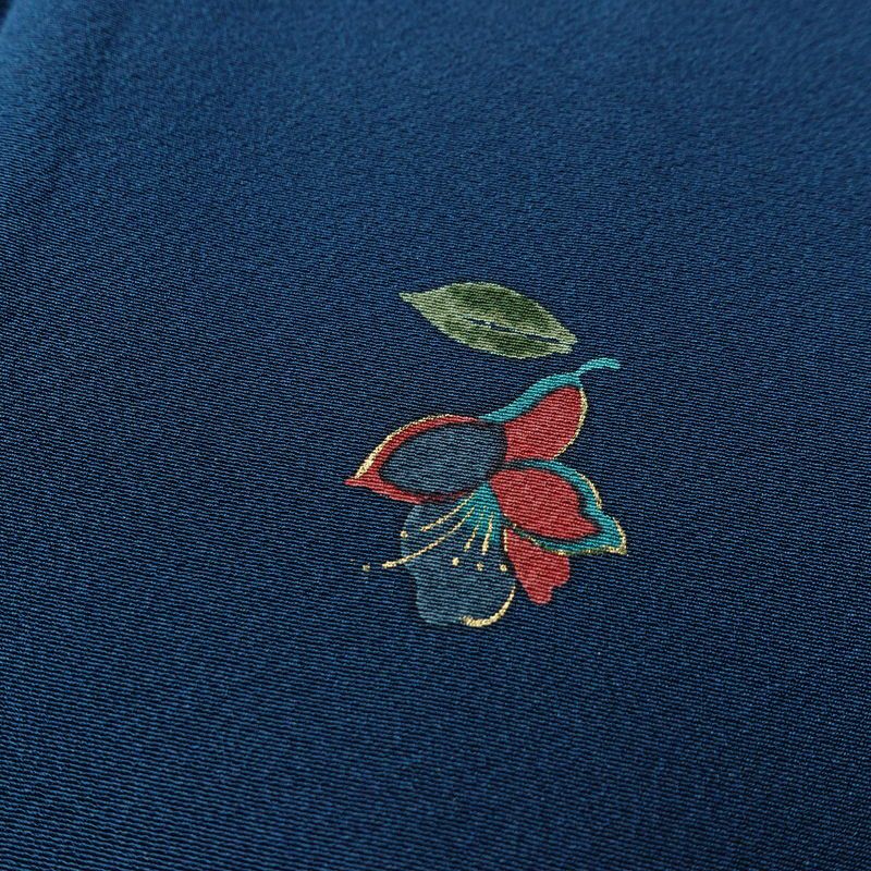 小紋 しつけ糸付き 縮緬 飛び柄 正絹 花柄 袷仕立て 身丈172cm 裄丈69cm 金彩 着物 青・紺_画像9