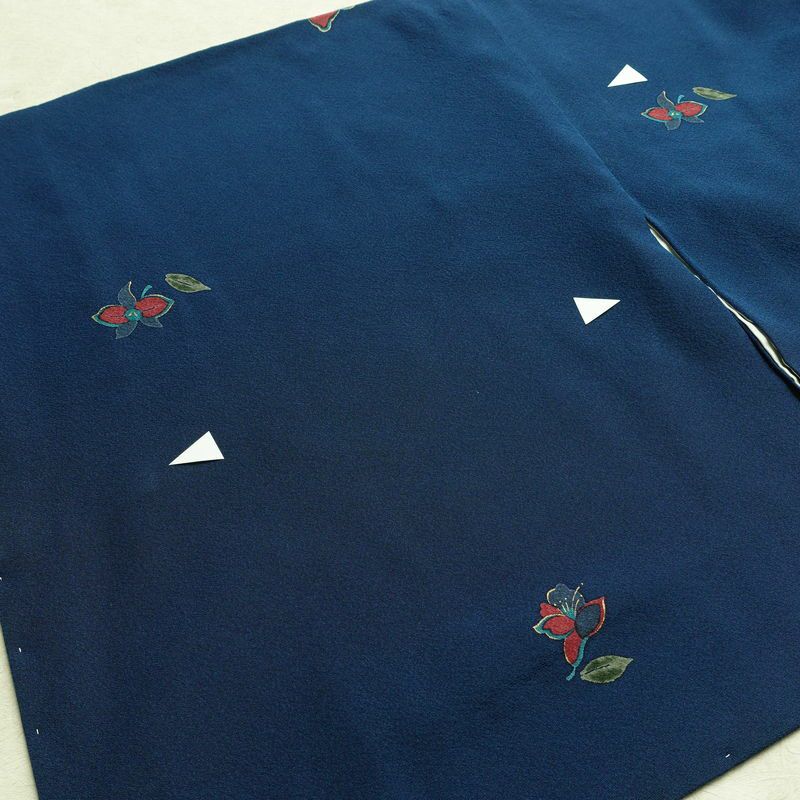 小紋 しつけ糸付き 縮緬 飛び柄 正絹 花柄 袷仕立て 身丈172cm 裄丈69cm 金彩 着物 青・紺_画像20