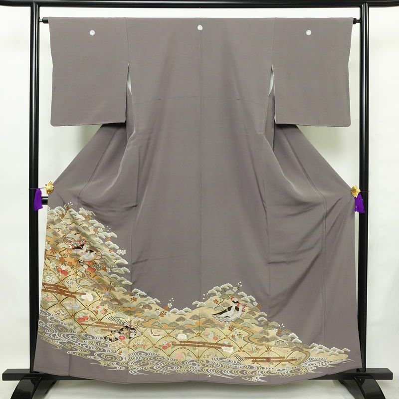 色留袖 三つ紋付き 縮緬 金駒刺繍 正絹 古典柄 袷仕立て 身丈159cm 裄丈65cm 箔 金彩 金糸 フォーマル 着物 紫・藤色_画像1