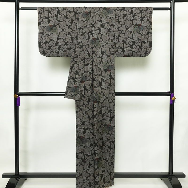 大島紬 正絹 木の葉・植物柄 袷仕立て 証紙なし 身丈160.5cm 裄丈65cm 着物 茶_画像2