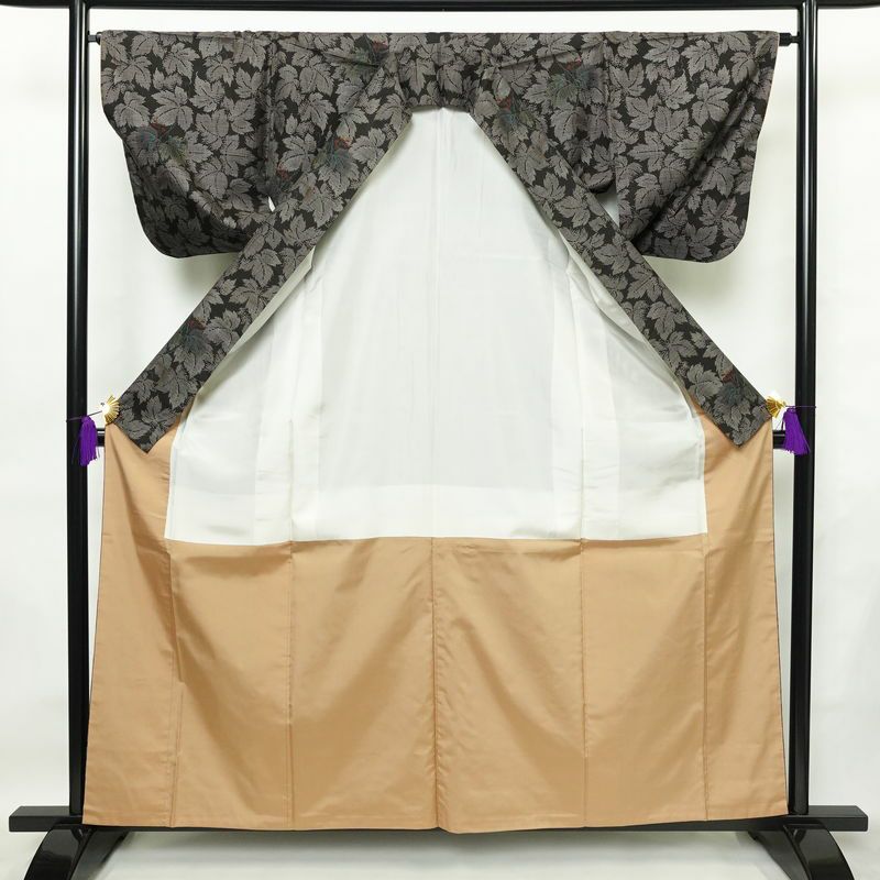 大島紬 正絹 木の葉・植物柄 袷仕立て 証紙なし 身丈160.5cm 裄丈65cm 着物 茶_画像3