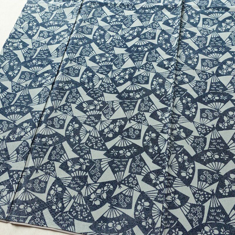 小紋 縮緬 総柄 正絹 古典柄 袷仕立て 身丈160.5cm 裄丈62.5cm 一部しつけ糸付き 扇子 着物 青・紺_画像4