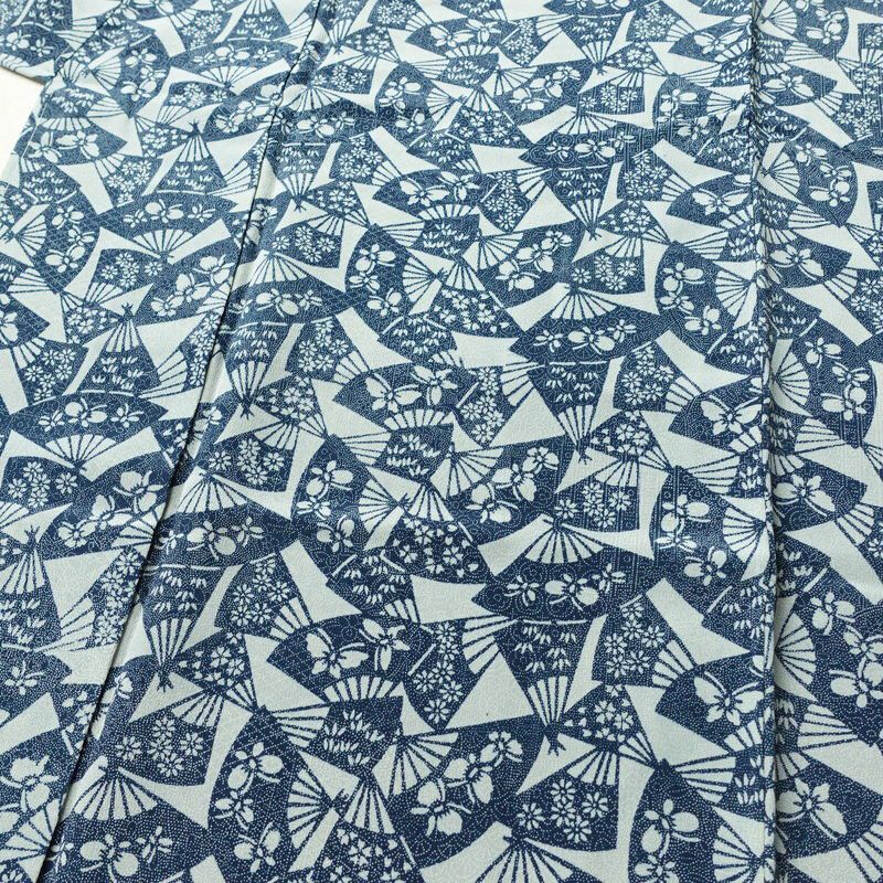 小紋 縮緬 総柄 正絹 古典柄 袷仕立て 身丈160.5cm 裄丈62.5cm 一部しつけ糸付き 扇子 着物 青・紺_画像5