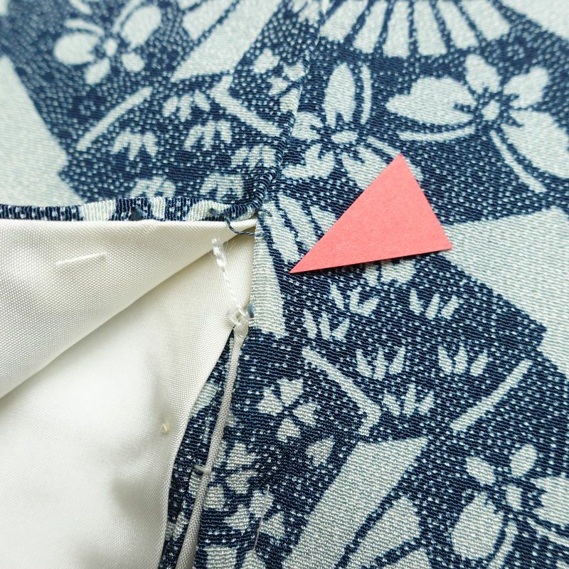 小紋 縮緬 総柄 正絹 古典柄 袷仕立て 身丈160.5cm 裄丈62.5cm 一部しつけ糸付き 扇子 着物 青・紺_画像14