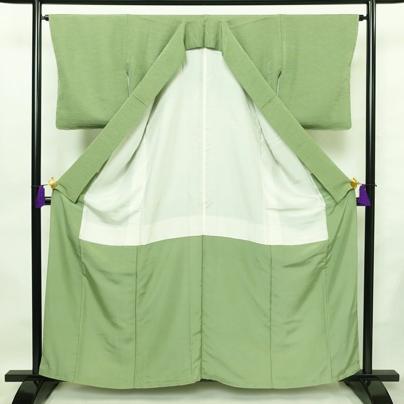 色無地 良品 しつけ糸付き 一つ紋付き 正絹 木の葉・植物柄 袷仕立て 身丈160cm 裄丈65cm フォーマル 着物 露芝 緑・うぐいす色_画像3