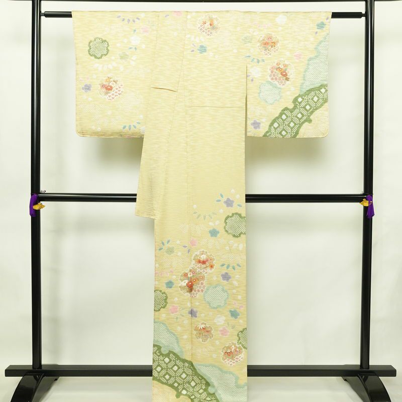 訪問着 美品 しつけ糸付き 絞り 正絹 古典柄 袷仕立て 身丈170.5cm 裄丈69cm 箔 共八掛 金彩 フォーマル 着物 クリーム_画像2