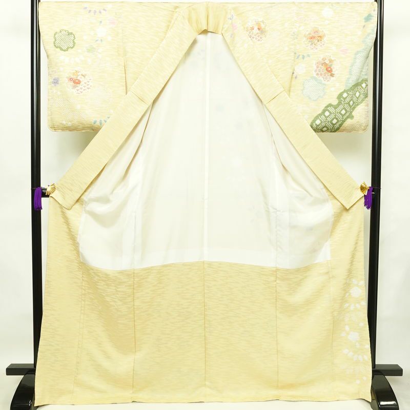 訪問着 美品 しつけ糸付き 絞り 正絹 古典柄 袷仕立て 身丈170.5cm 裄丈69cm 箔 共八掛 金彩 フォーマル 着物 クリーム_画像3