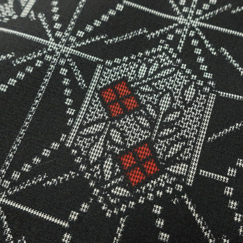 紬 美品 しつけ糸付き 正絹 麻の葉柄 袷仕立て 身丈159cm 裄丈65.5cm 花柄 着物 黒_画像7