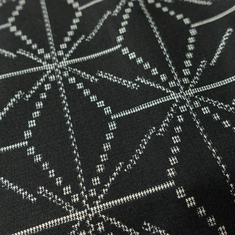 紬 美品 しつけ糸付き 正絹 麻の葉柄 袷仕立て 身丈159cm 裄丈65.5cm 花柄 着物 黒_画像8