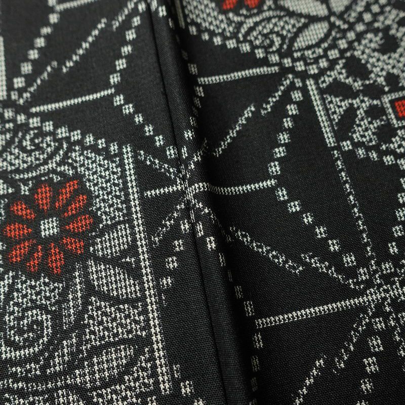 紬 美品 しつけ糸付き 正絹 麻の葉柄 袷仕立て 身丈159cm 裄丈65.5cm 花柄 着物 黒_画像10