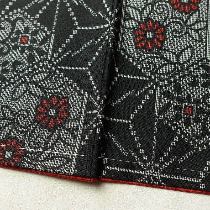 紬 美品 しつけ糸付き 正絹 麻の葉柄 袷仕立て 身丈159cm 裄丈65.5cm 花柄 着物 黒_画像11