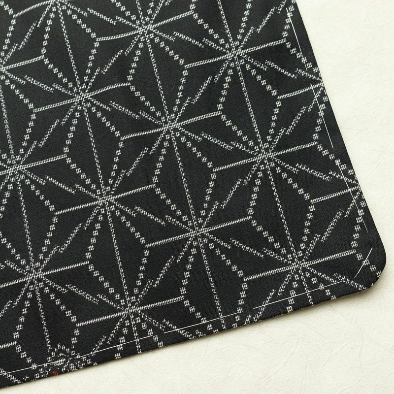 紬 美品 しつけ糸付き 正絹 麻の葉柄 袷仕立て 身丈159cm 裄丈65.5cm 花柄 着物 黒_画像15