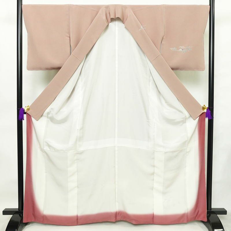 訪問着 良品 縮緬 正絹 風景柄 袷仕立て 身丈165cm 裄丈67.5cm 箔 一部しつけ糸付き フォーマル 着物 くすみピンク ピンク_画像3