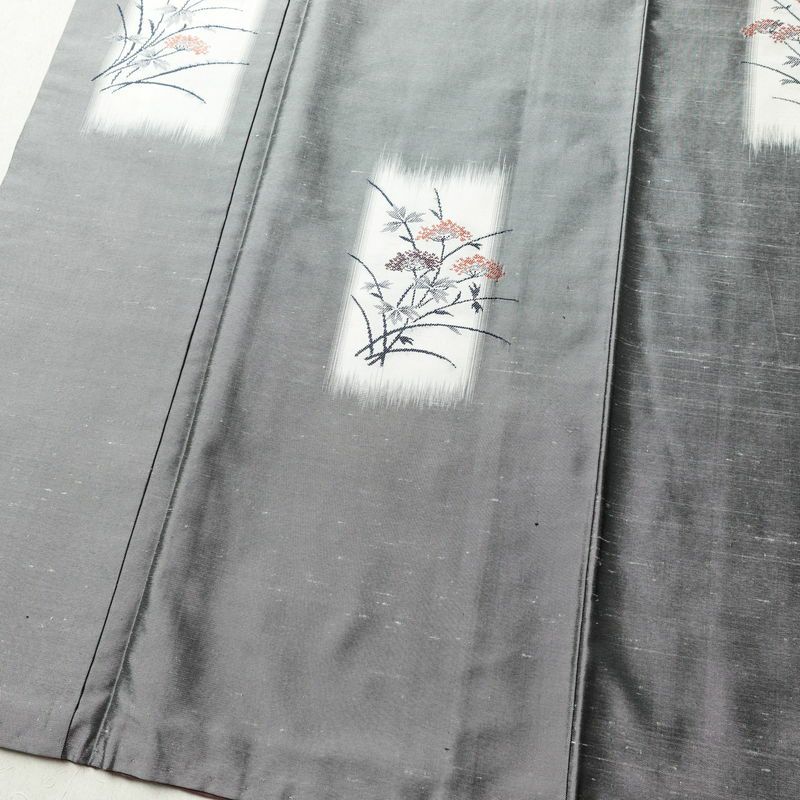 付け下げ 良品 紬地 正絹 木の葉・植物柄 袷仕立て 身丈157.5cm 裄丈64cm 着物 グレー_画像4