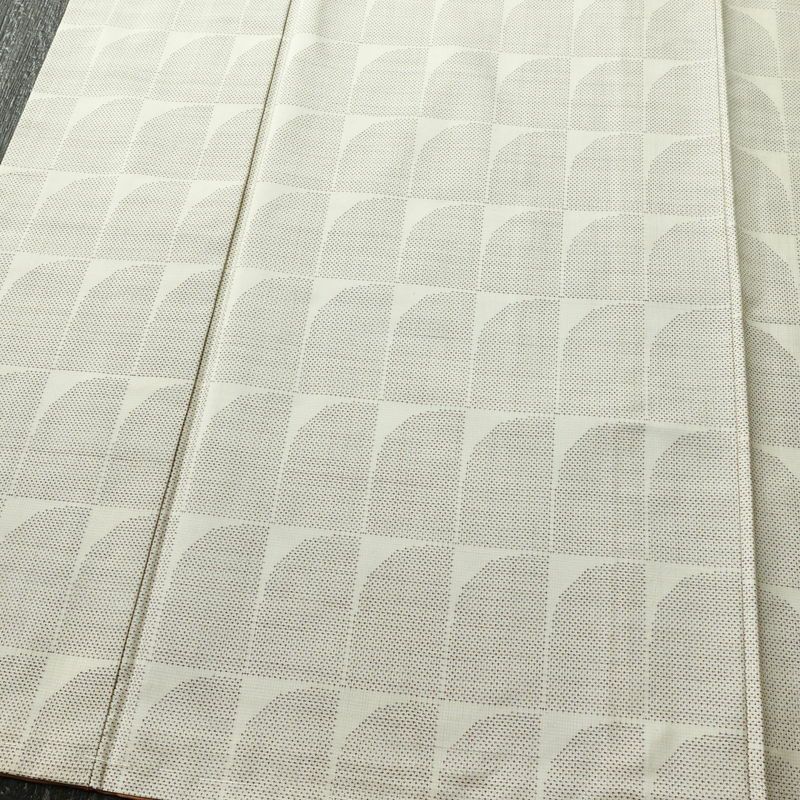 大島紬 付下 良品 証紙なし しつけ糸付き 正絹 幾何学柄・抽象柄 袷仕立て 身丈163.5cm 裄丈65cm 着物 白_画像5