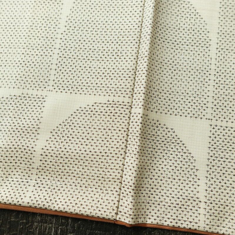 大島紬 付下 良品 証紙なし しつけ糸付き 正絹 幾何学柄・抽象柄 袷仕立て 身丈163.5cm 裄丈65cm 着物 白_画像11