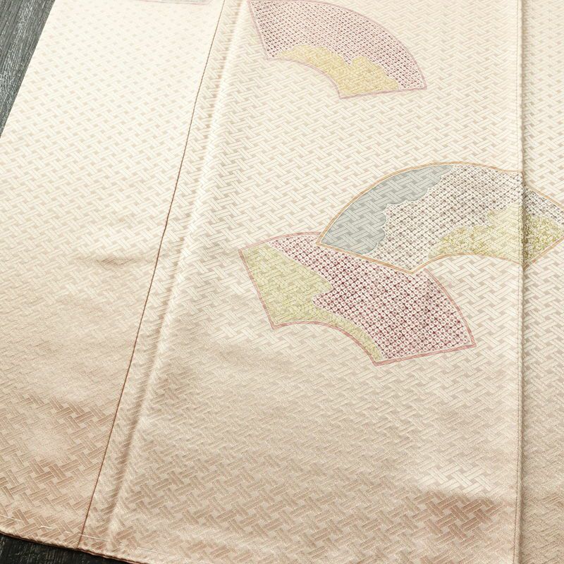 付け下げ 良品 しつけ糸付き 一つ紋付き 正絹 古典柄 袷仕立て 身丈170.5cm 裄丈68cm 箔 フォーマル 着物 扇面 ピンク_画像4