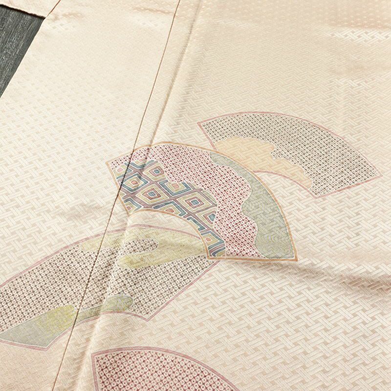 付け下げ 良品 しつけ糸付き 一つ紋付き 正絹 古典柄 袷仕立て 身丈170.5cm 裄丈68cm 箔 フォーマル 着物 扇面 ピンク_画像5