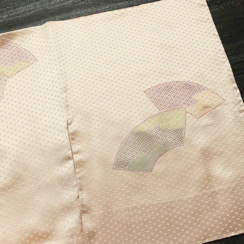 付け下げ 良品 しつけ糸付き 一つ紋付き 正絹 古典柄 袷仕立て 身丈170.5cm 裄丈68cm 箔 フォーマル 着物 扇面 ピンク_画像14