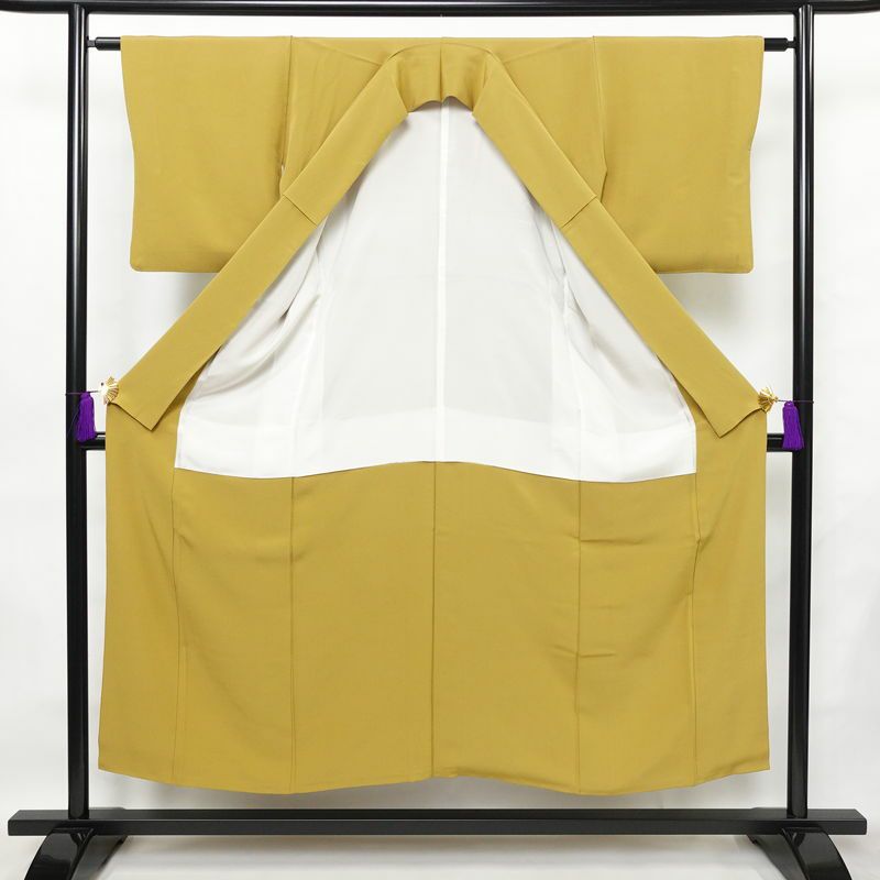 色無地 一つ紋付き 正絹 無地 袷仕立て 身丈150.5cm 裄丈63cm フォーマル 着物 黄・黄土色_画像3