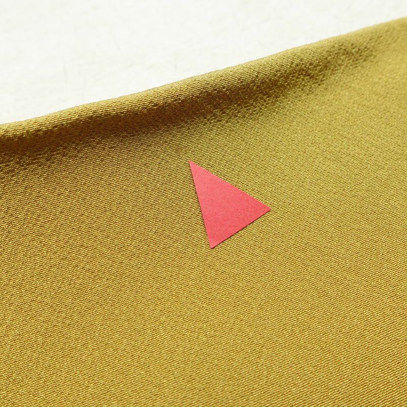 色無地 一つ紋付き 正絹 無地 袷仕立て 身丈150.5cm 裄丈63cm フォーマル 着物 黄・黄土色_画像17