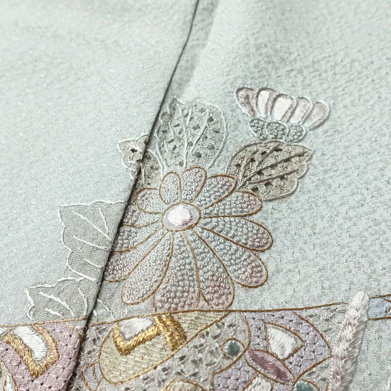 付け下げ スワトウ刺繍 相良刺繍 一つ紋付き 正絹 古典柄 袷仕立て 身丈152.5cm 裄丈65.5cm 刺繍 一部しつけ糸付き 金糸 フォーマル 着物 グレー_画像8