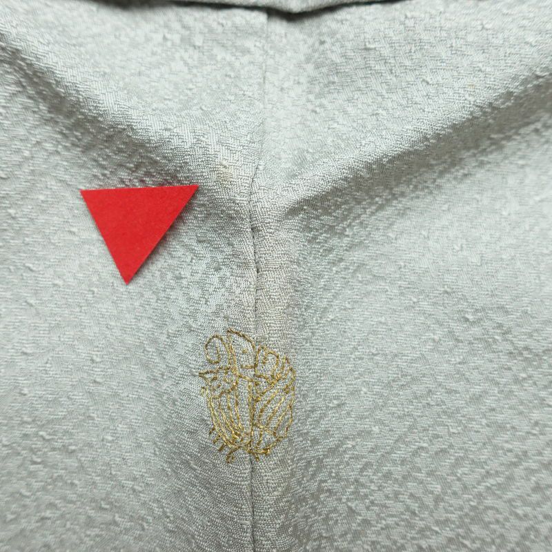 付け下げ スワトウ刺繍 相良刺繍 一つ紋付き 正絹 古典柄 袷仕立て 身丈152.5cm 裄丈65.5cm 刺繍 一部しつけ糸付き 金糸 フォーマル 着物 グレー_画像13